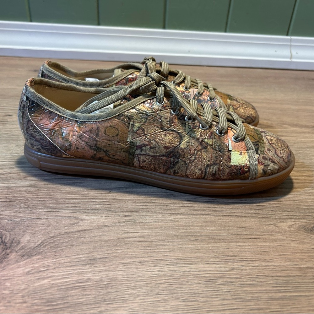 Women's Vintage Map print Low-Top Sneakers